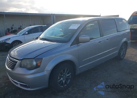 2015 Chrysler Town & Country S z USA, uszkodzony, nr VIN 2C4RC1HG7FR638959